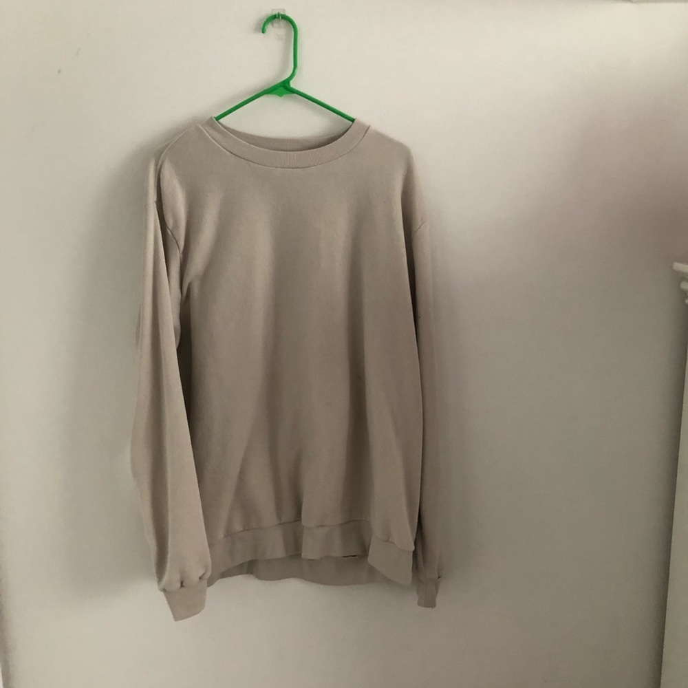 Super cute tan oversized sweatshirt!